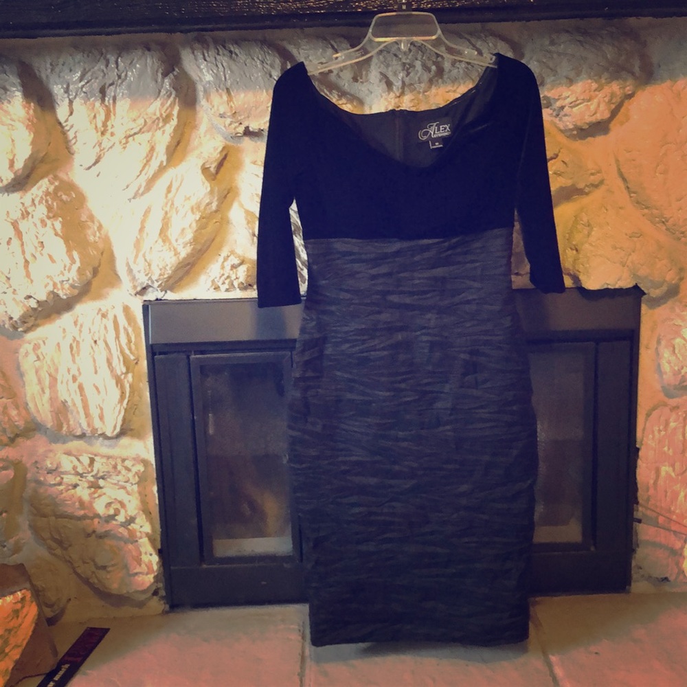 Gorgeous off the shoulder evening dress😍